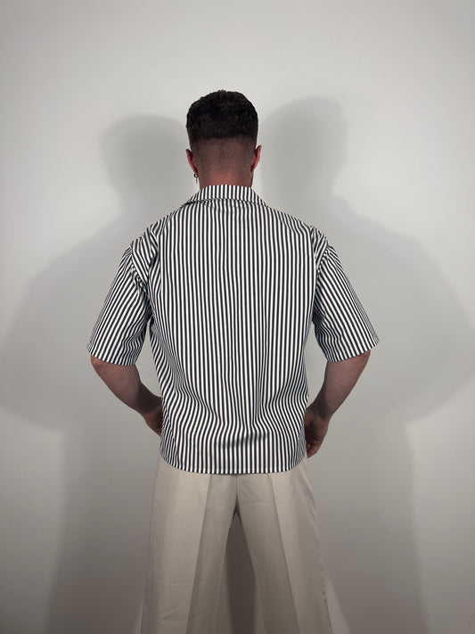 RITMO SHIRT CROP – CAMICIA CORTA OVERSIZE A RIGHE BIANCA E GRIGIO 🇮🇹