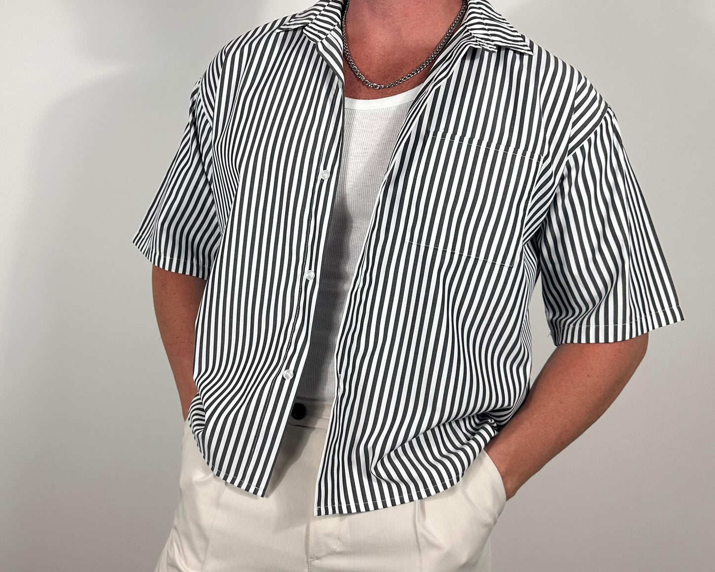 RITMO  SHIRT CROP – CAMICIA CORTA  OVERSIZE A RIGHE BIANCA E GRIGIO  🇮🇹